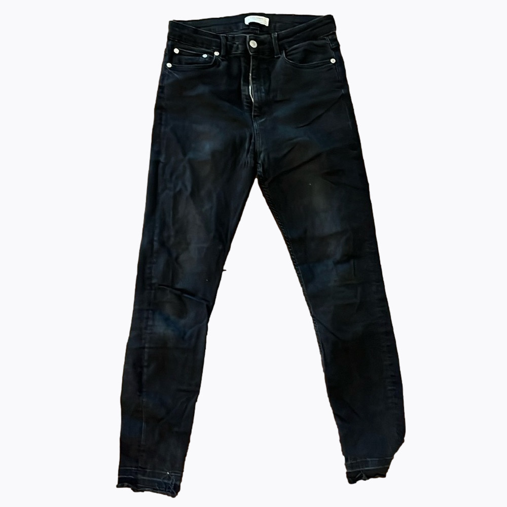 Zara black distressed jeans, size 6